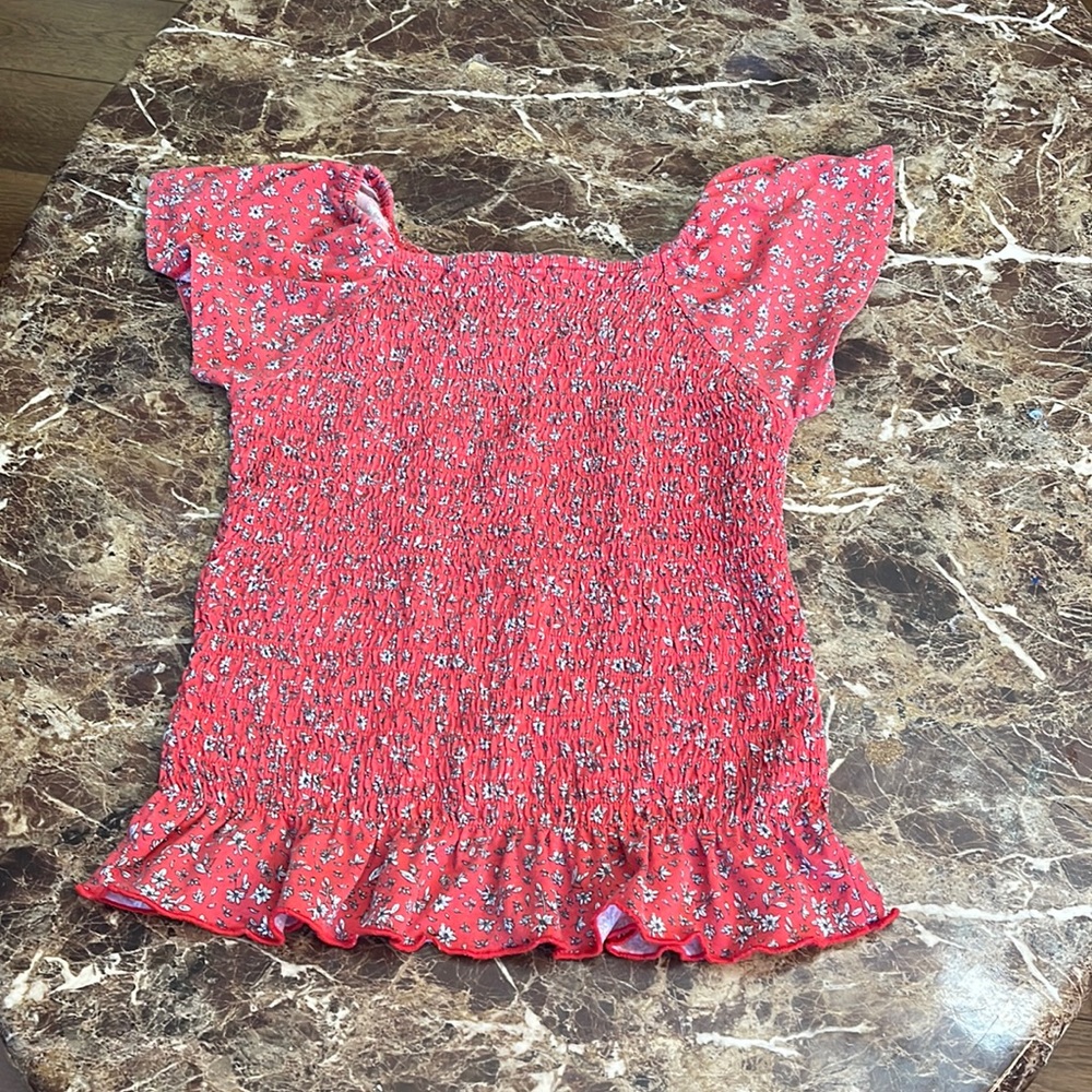 Girls casual top. Size 14. Almost new.